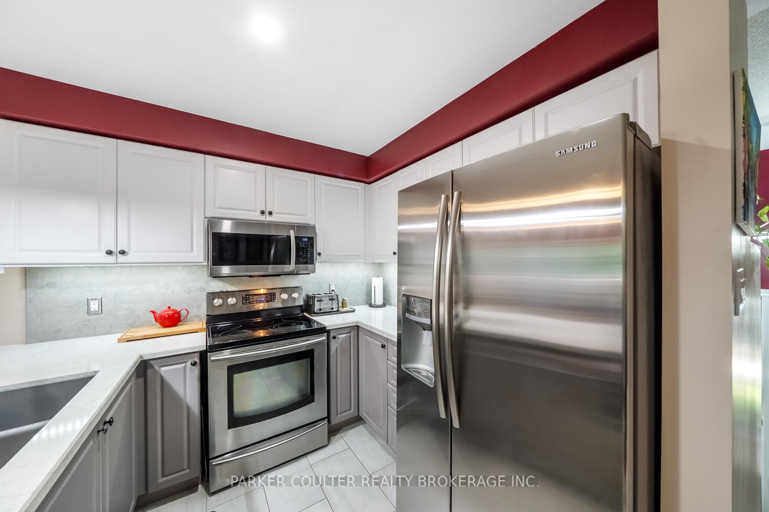 Photo 12 of 11 Watson Drive, Barrie, East Bayfield — HOMEH