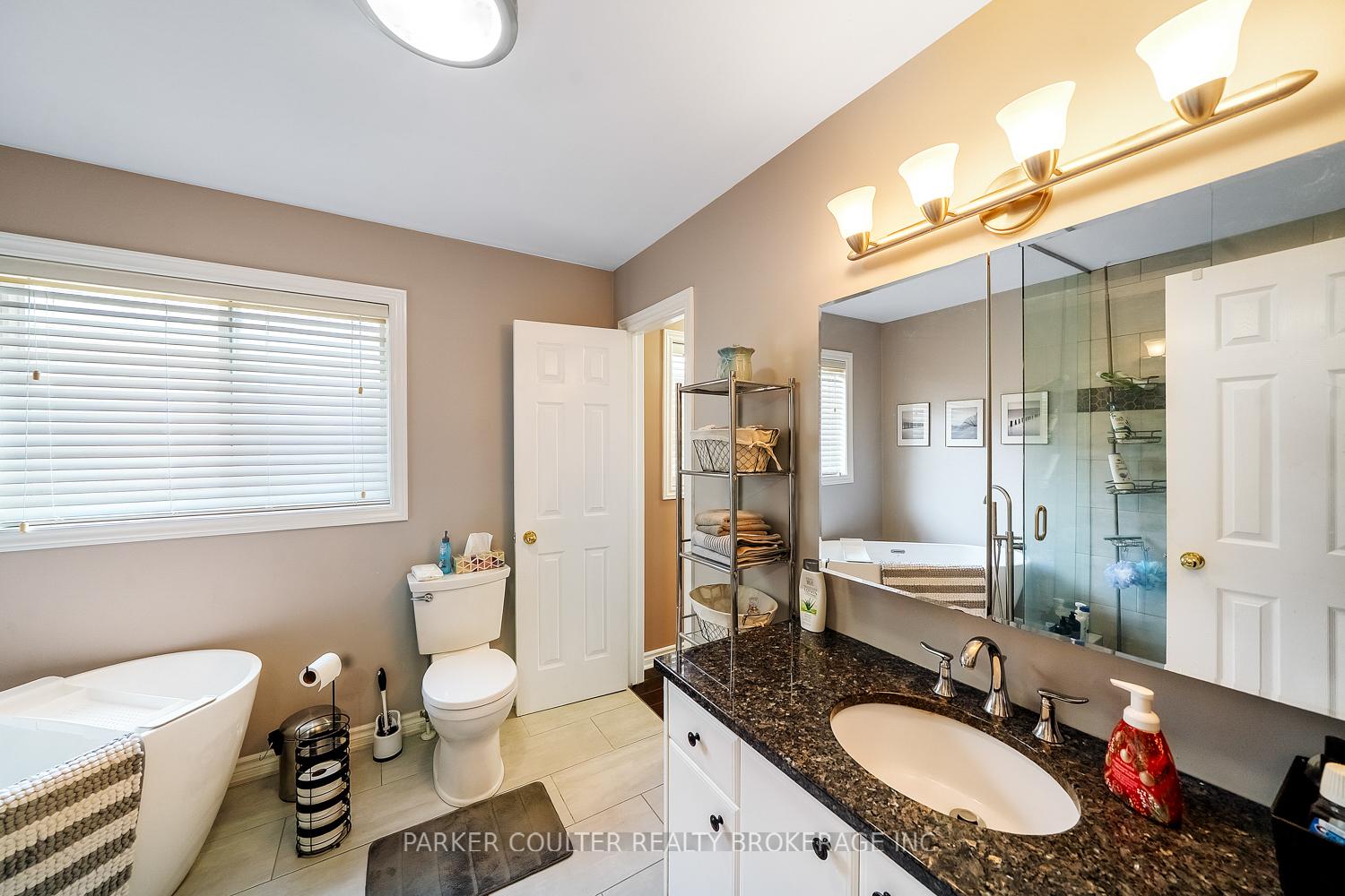 Photo 17 of 11 Watson Drive, Barrie, East Bayfield — HOMEH
