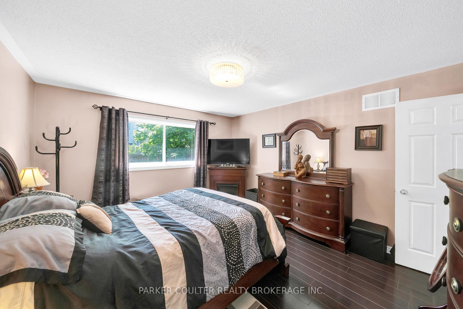 Photo 20 of 11 Watson Drive, Barrie, East Bayfield — HOMEH