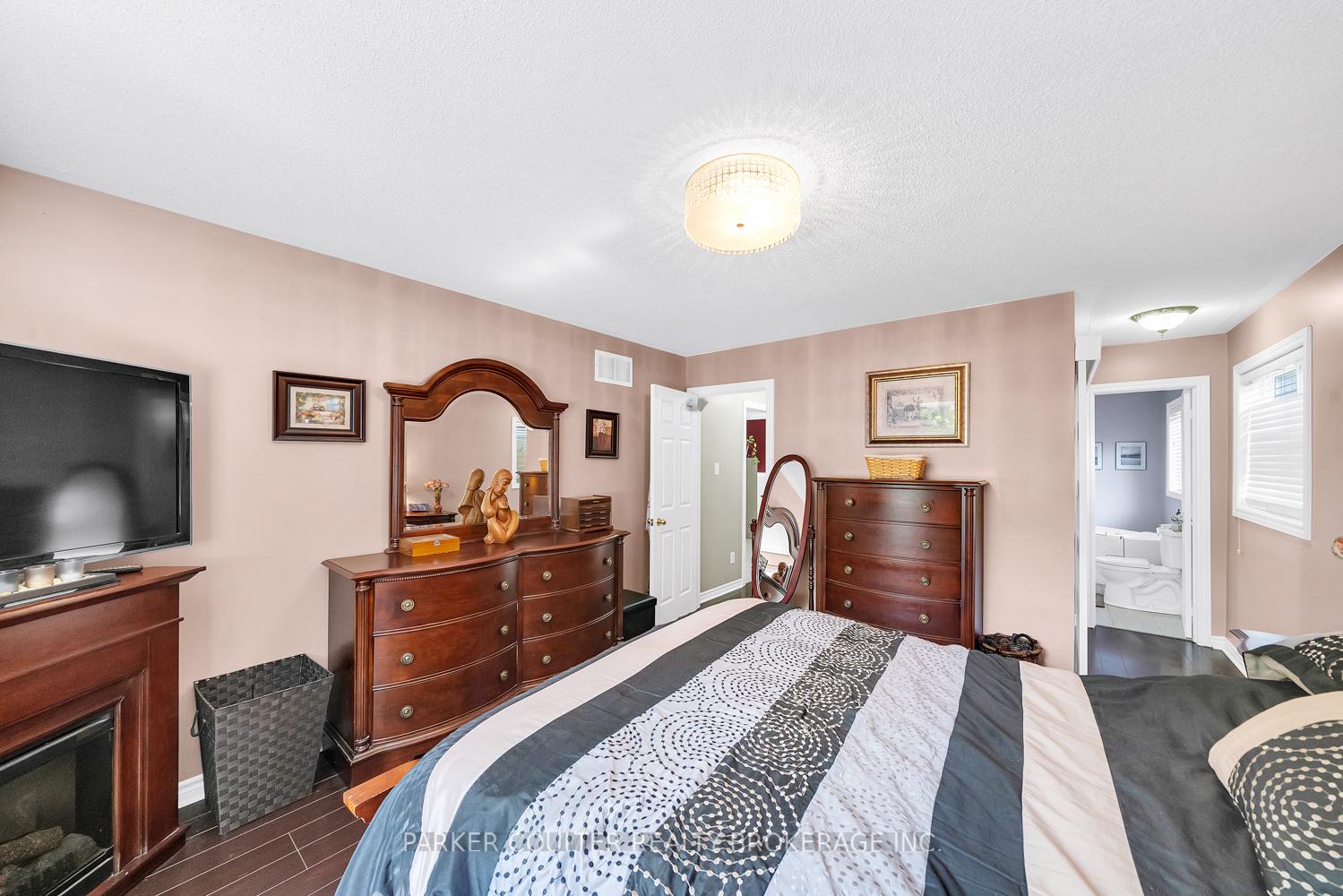 Photo 21 of 11 Watson Drive, Barrie, East Bayfield — HOMEH