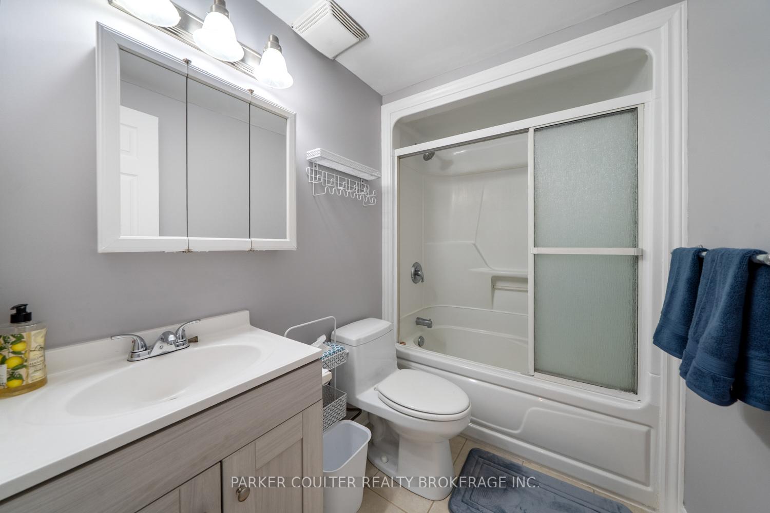 Photo 37 of 11 Watson Drive, Barrie, East Bayfield — HOMEH