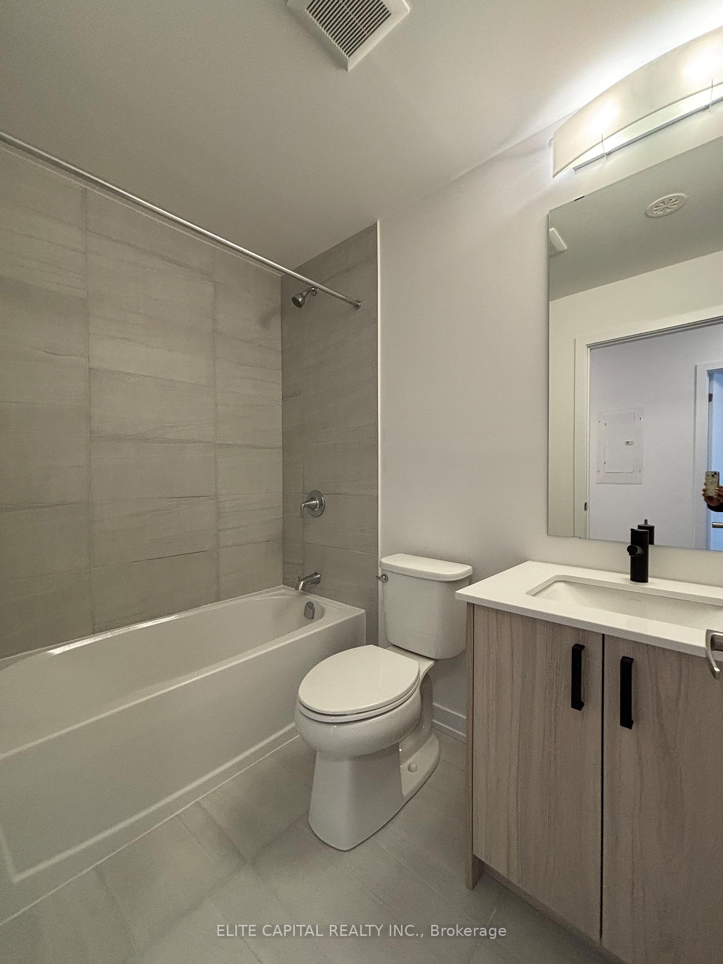 Photo 8 of 25 Palace St Street, Kitchener, Laurentian Hills — HOMEH