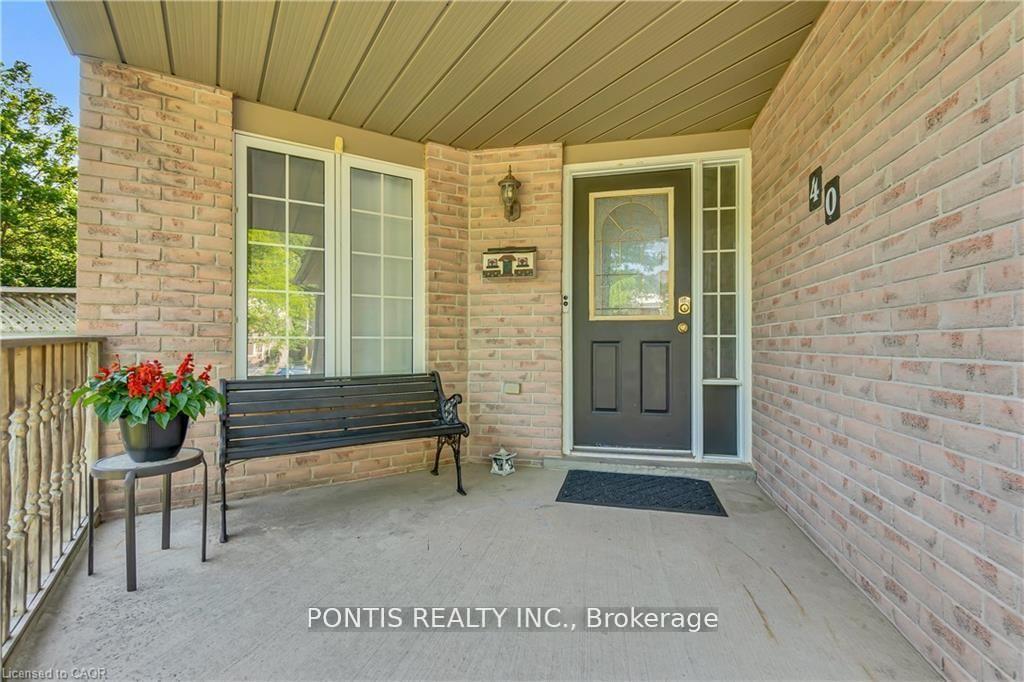 Photo 3 of 40 Alderson Drive, Cambridge, Hespeler Village — HOMEH