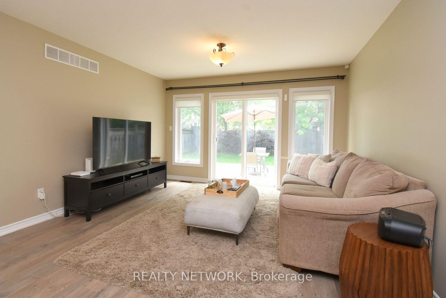Photo 8 of 132 Clough Crescent, Guelph, Pineridge/Westminster Woods — HOMEH