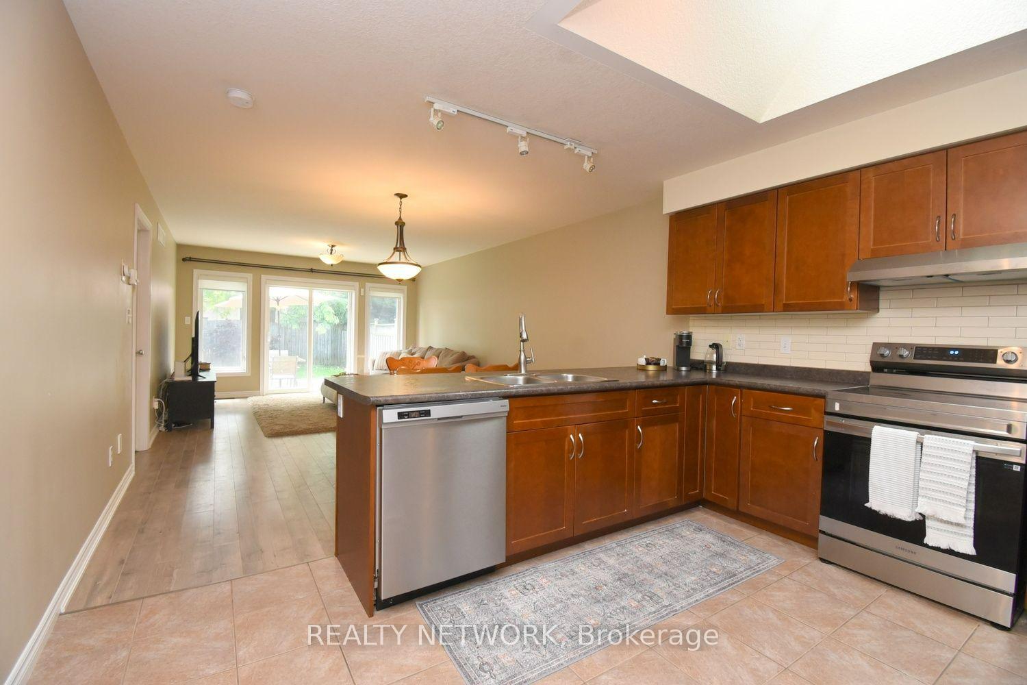 Photo 14 of 132 Clough Crescent, Guelph, Pineridge/Westminster Woods — HOMEH