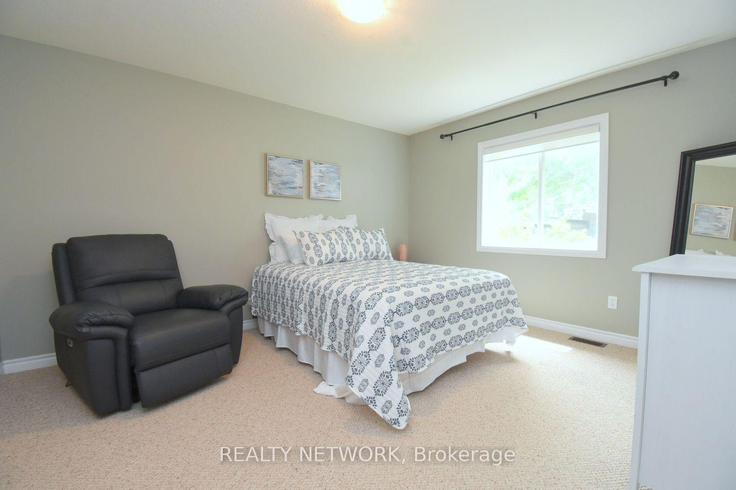 Photo 15 of 132 Clough Crescent, Guelph, Pineridge/Westminster Woods — HOMEH