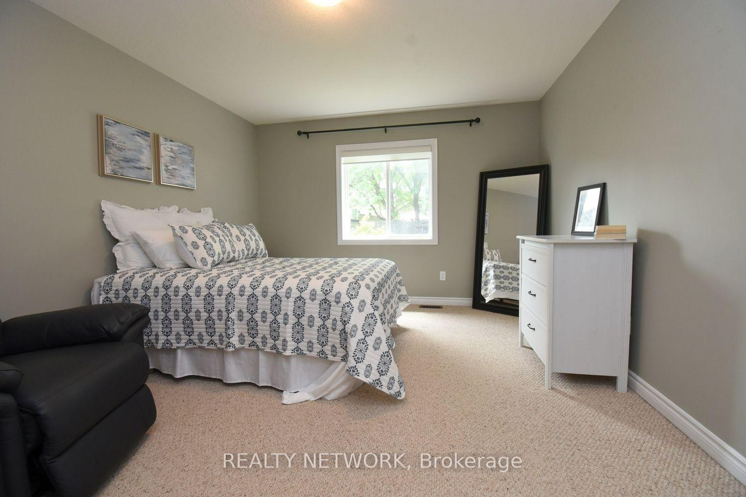 Photo 17 of 132 Clough Crescent, Guelph, Pineridge/Westminster Woods — HOMEH