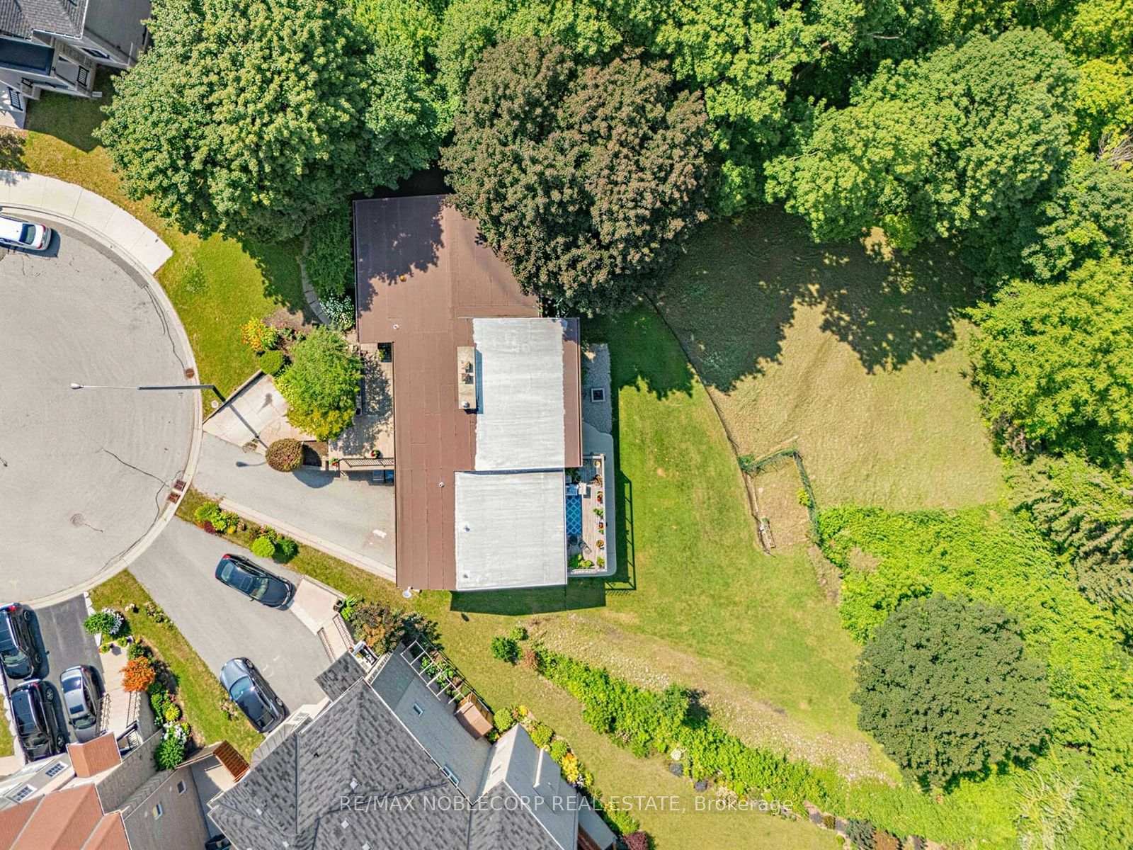 Photo 3 of 12 George McKenzie Court, North York, Humberlea-Pelmo Park — HOMEH