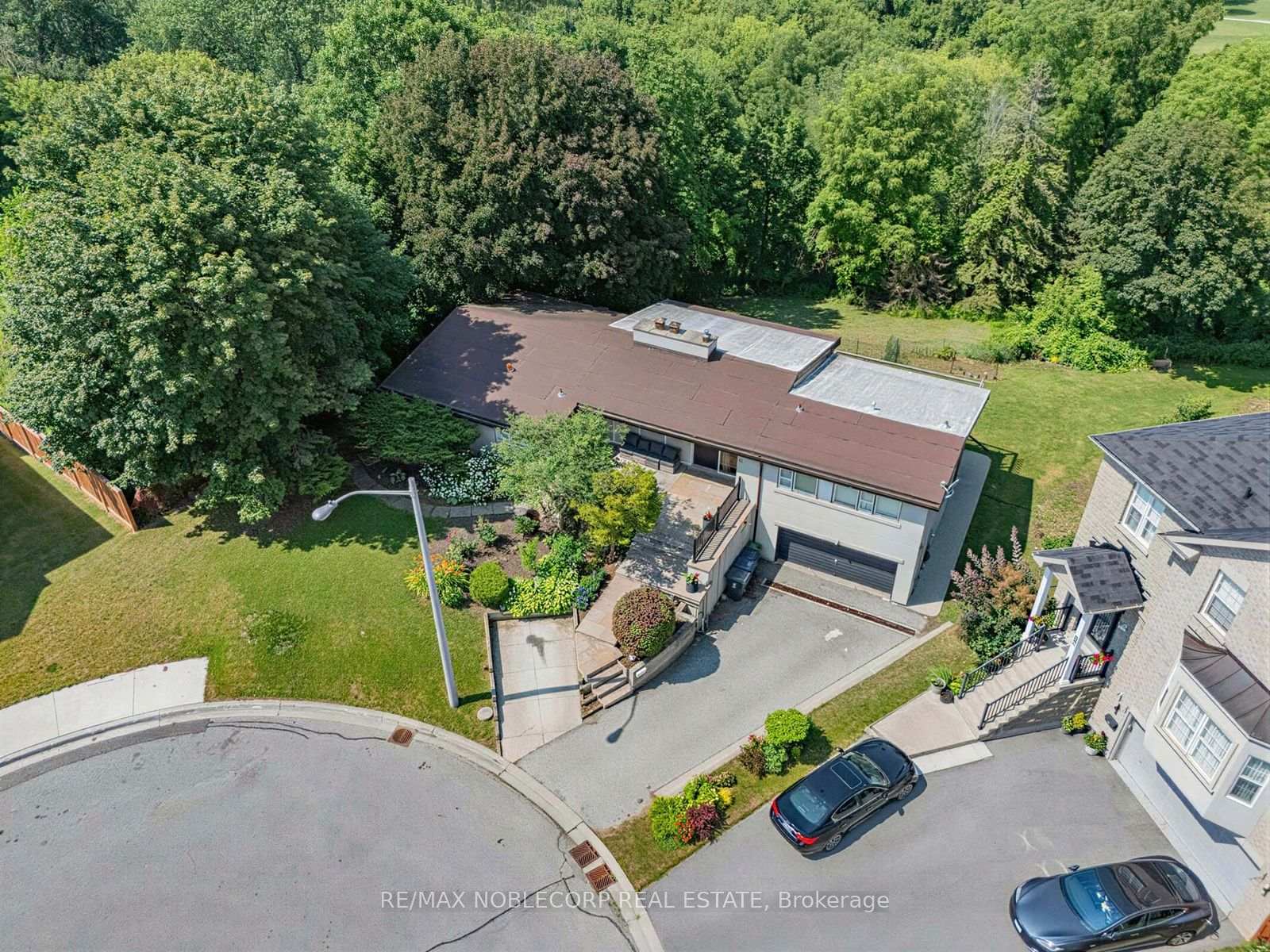 Photo 4 of 12 George McKenzie Court, North York, Humberlea-Pelmo Park — HOMEH