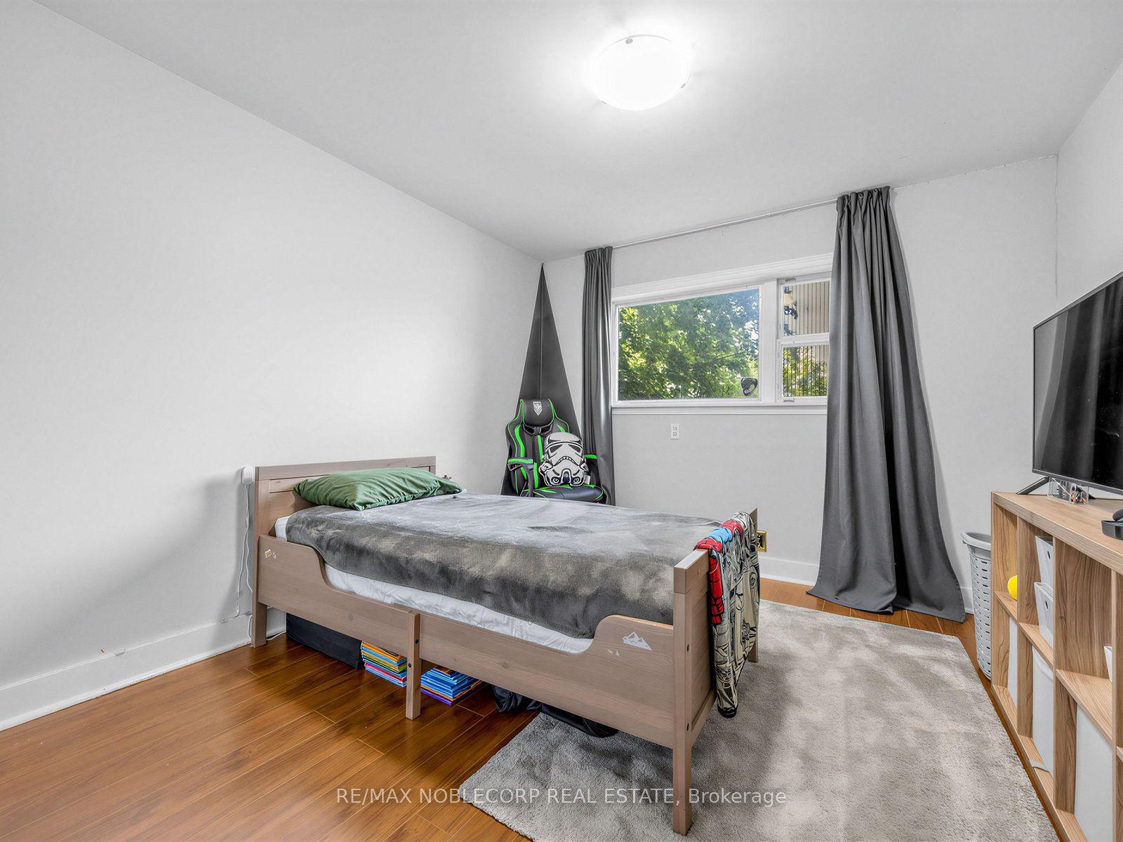 Photo 15 of 12 George McKenzie Court, North York, Humberlea-Pelmo Park — HOMEH