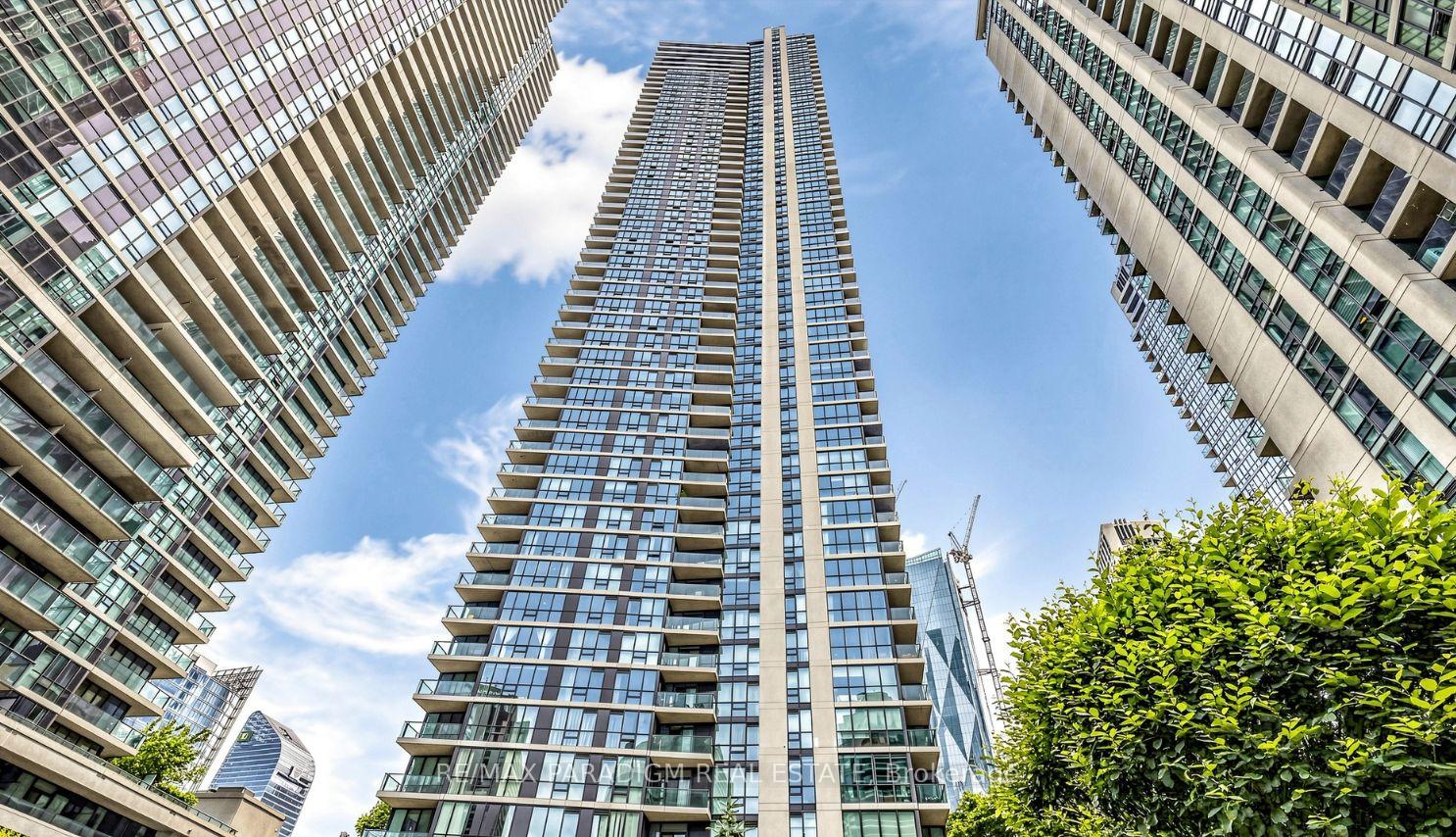 Front of Unit 1701, 18 Harbour Street