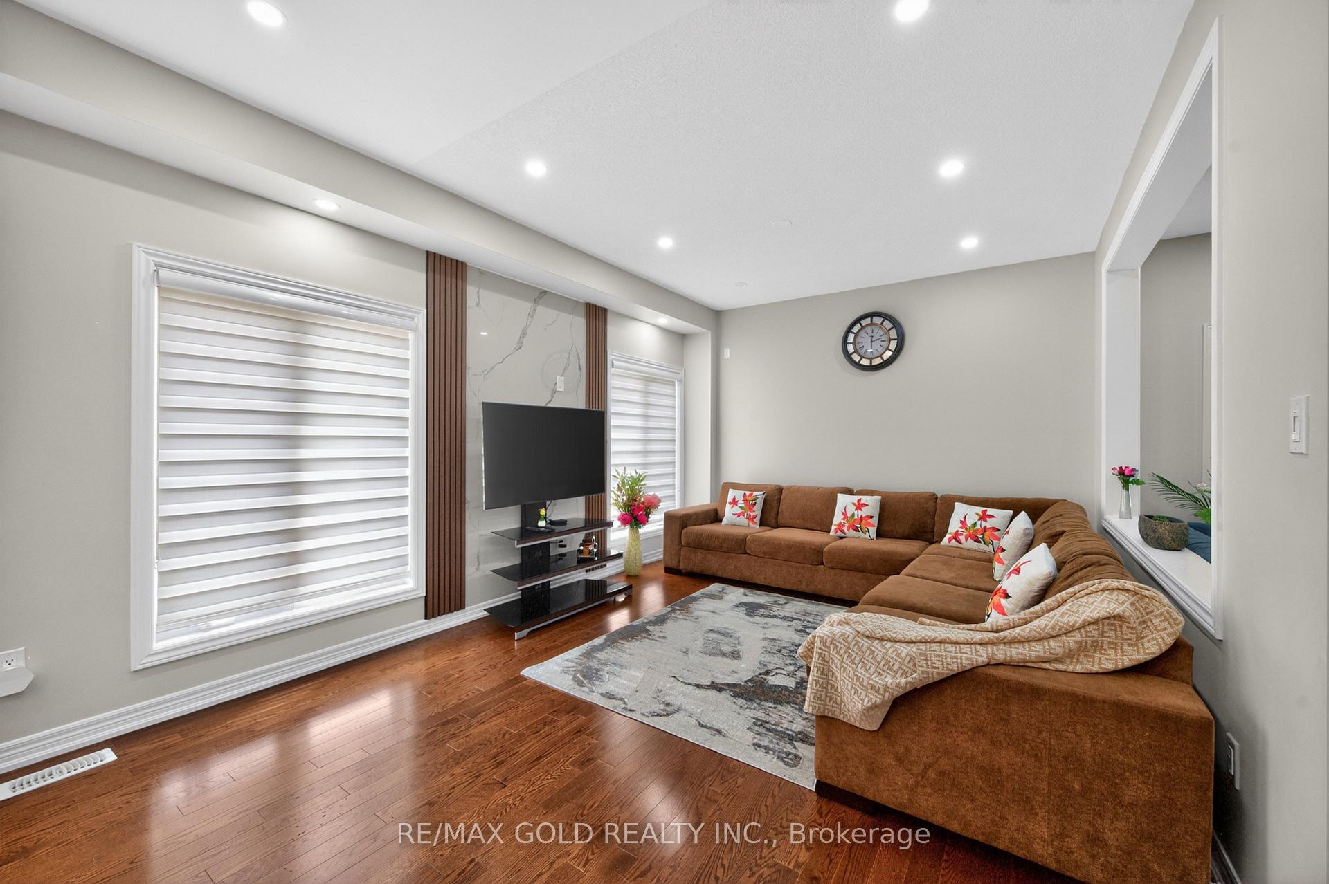 Photo 10 of 28 Weatherall Avenue, Cambridge, Preston Heights — HOMEH