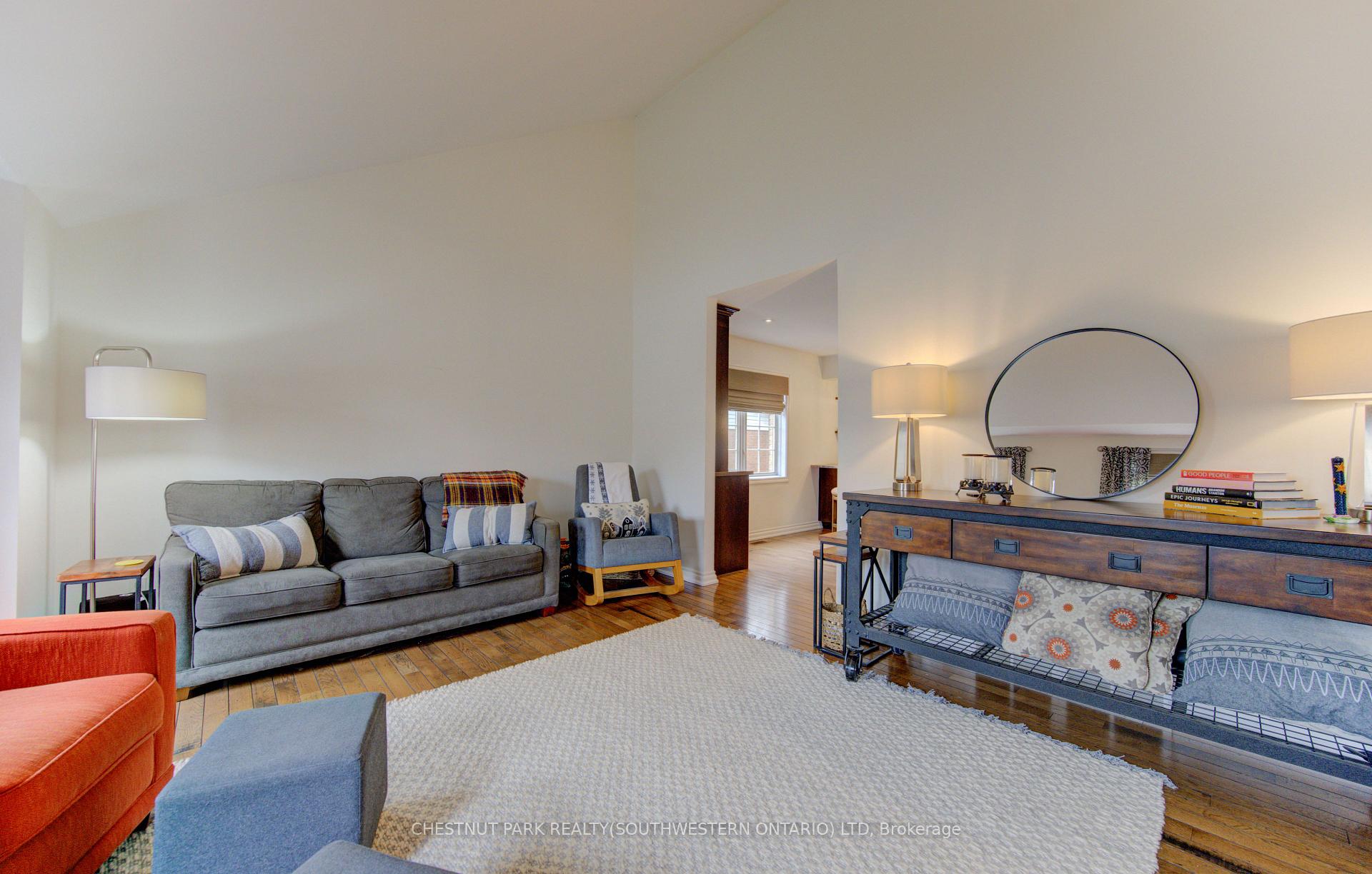 Photo 6 of Unit 9, 306 Roxton Drive, Waterloo, Upper Beechwood — HOMEH