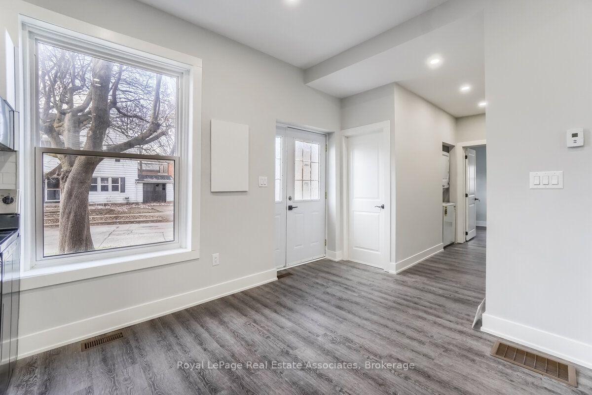 Photo 5 of Unit 1, 39 Welland Avenue S, St. Catharines, Downtown — HOMEH