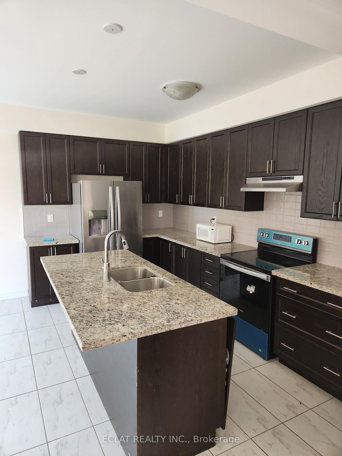 Photo 4 of 134 Petch Avenue, Caledon, Rural Caledon — HOMEH