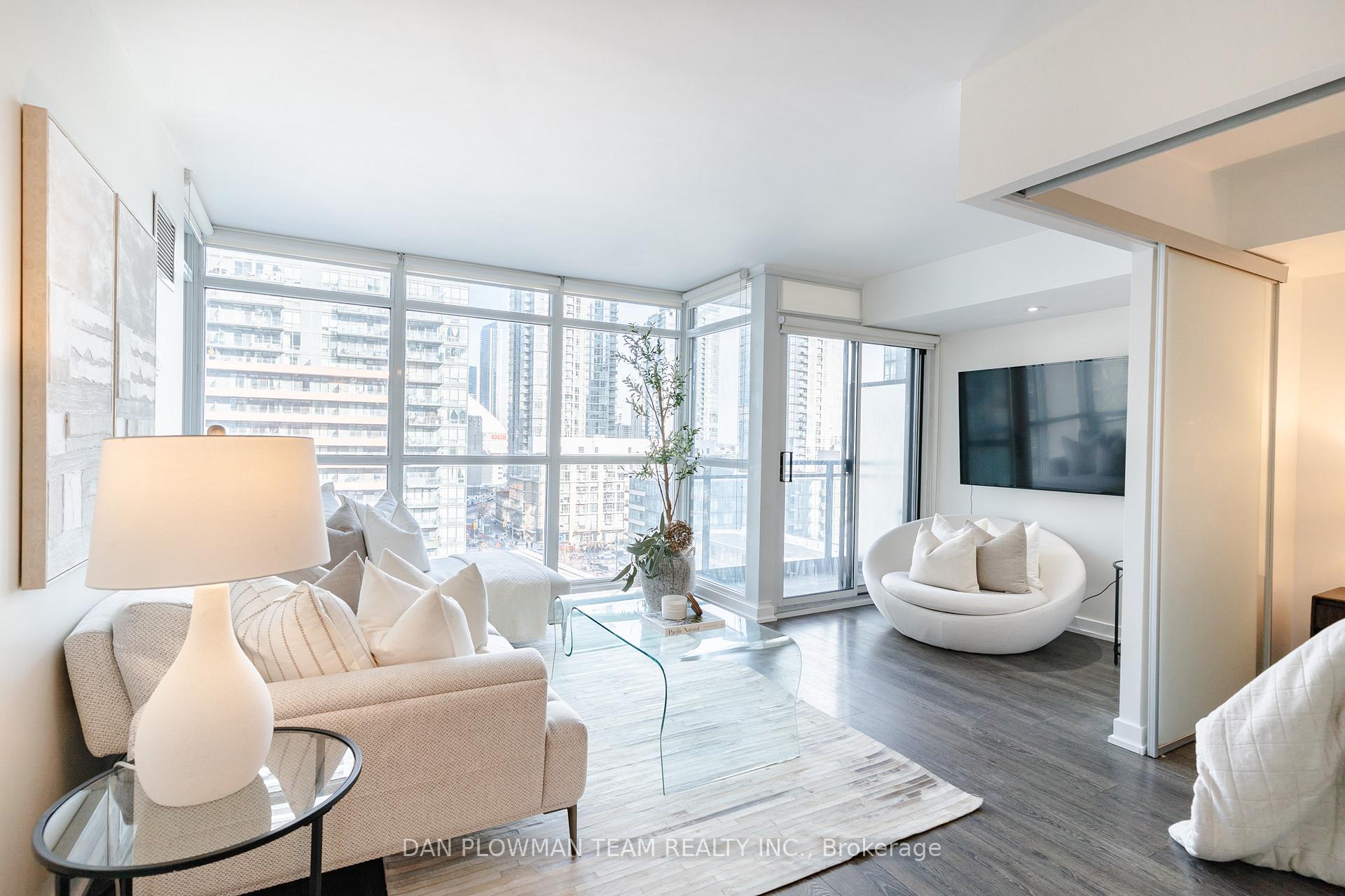 Photo 8 of Unit 1006, 8 Telegram Mews, Toronto, Waterfront Communities — HOMEH