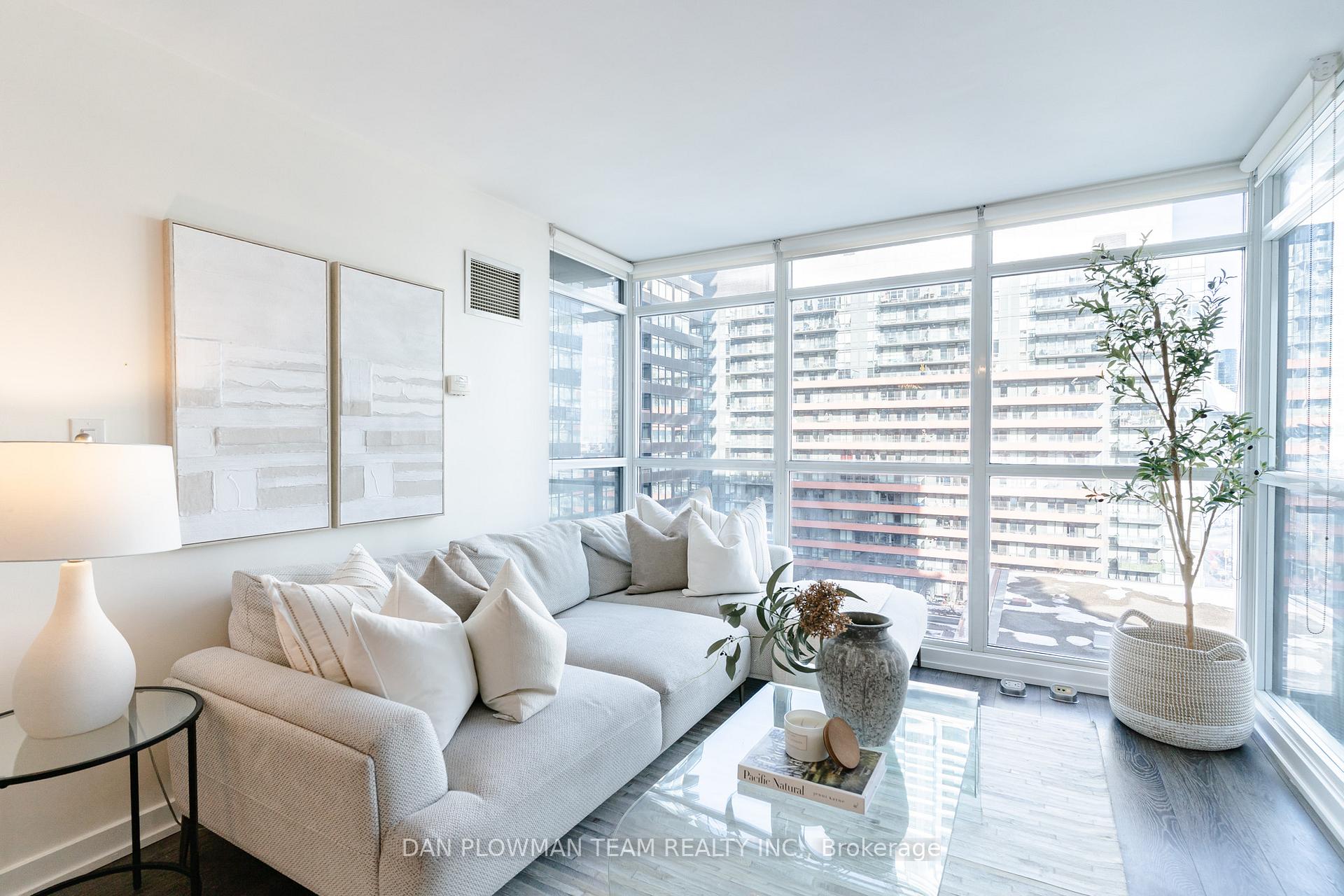 Photo 9 of Unit 1006, 8 Telegram Mews, Toronto, Waterfront Communities — HOMEH
