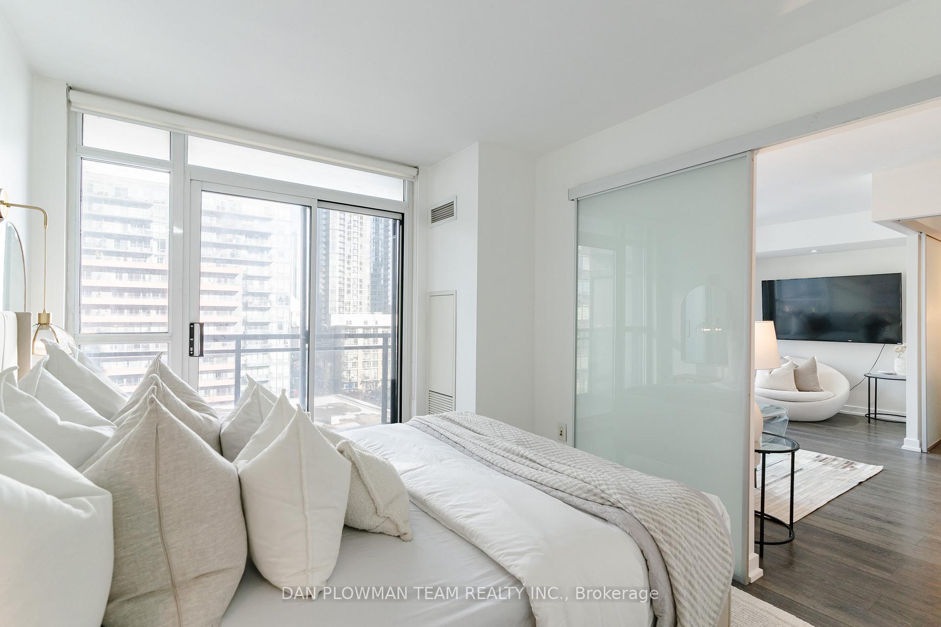 Photo 12 of Unit 1006, 8 Telegram Mews, Toronto, Waterfront Communities — HOMEH