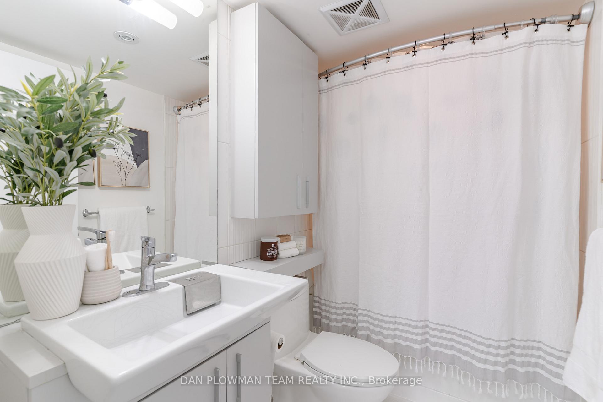 Photo 14 of Unit 1006, 8 Telegram Mews, Toronto, Waterfront Communities — HOMEH