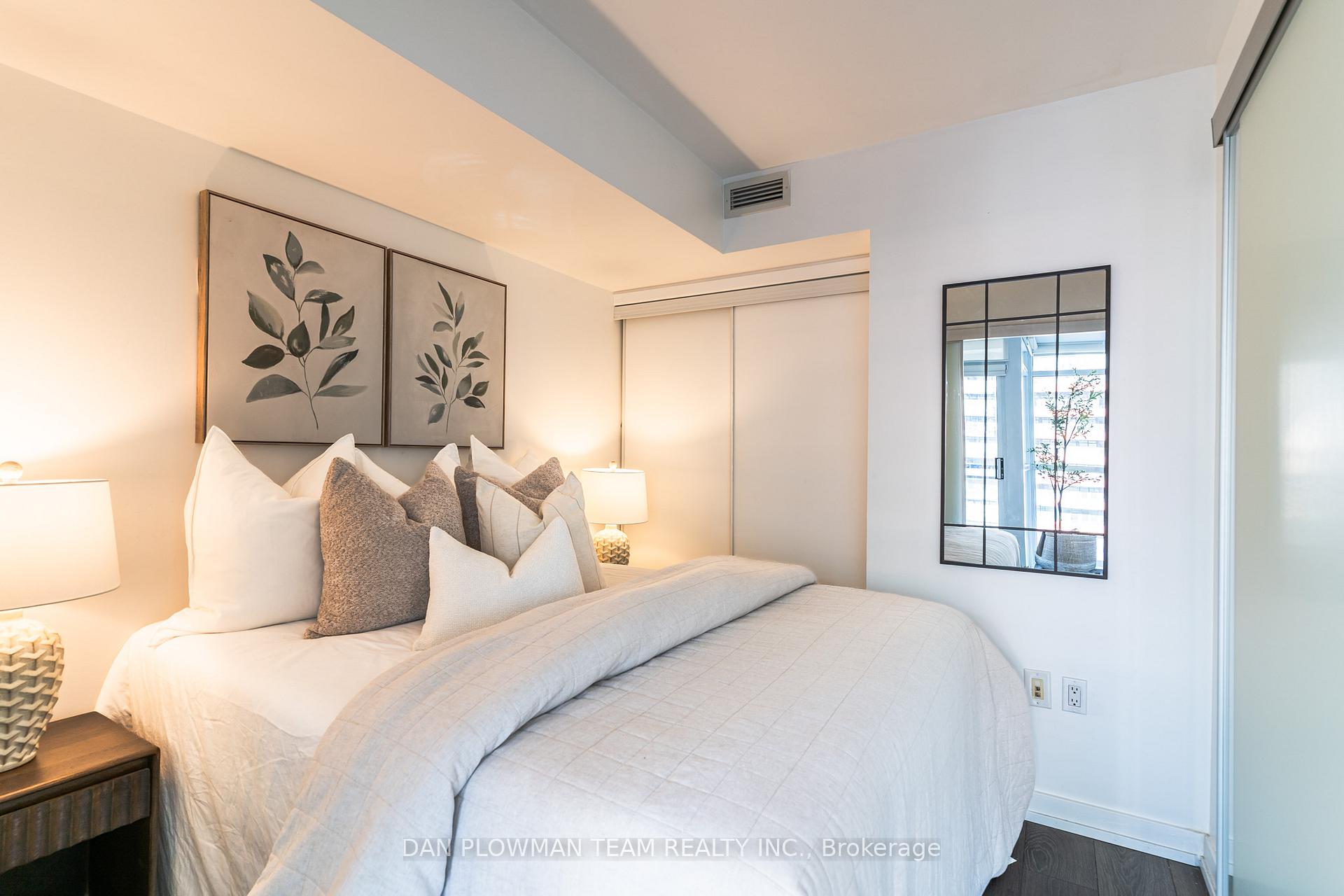 Photo 15 of Unit 1006, 8 Telegram Mews, Toronto, Waterfront Communities — HOMEH