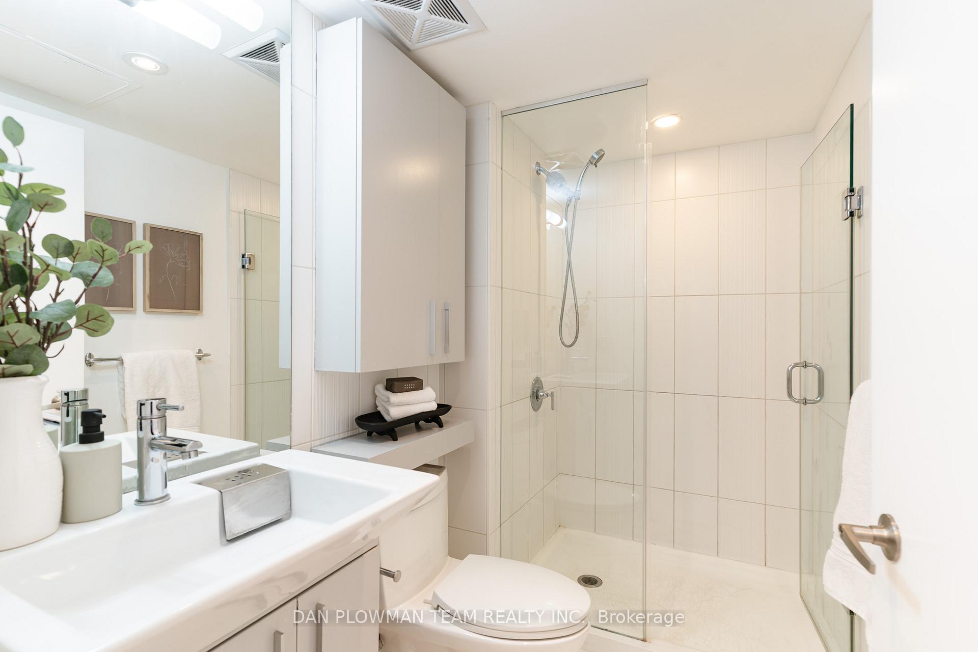 Photo 17 of Unit 1006, 8 Telegram Mews, Toronto, Waterfront Communities — HOMEH