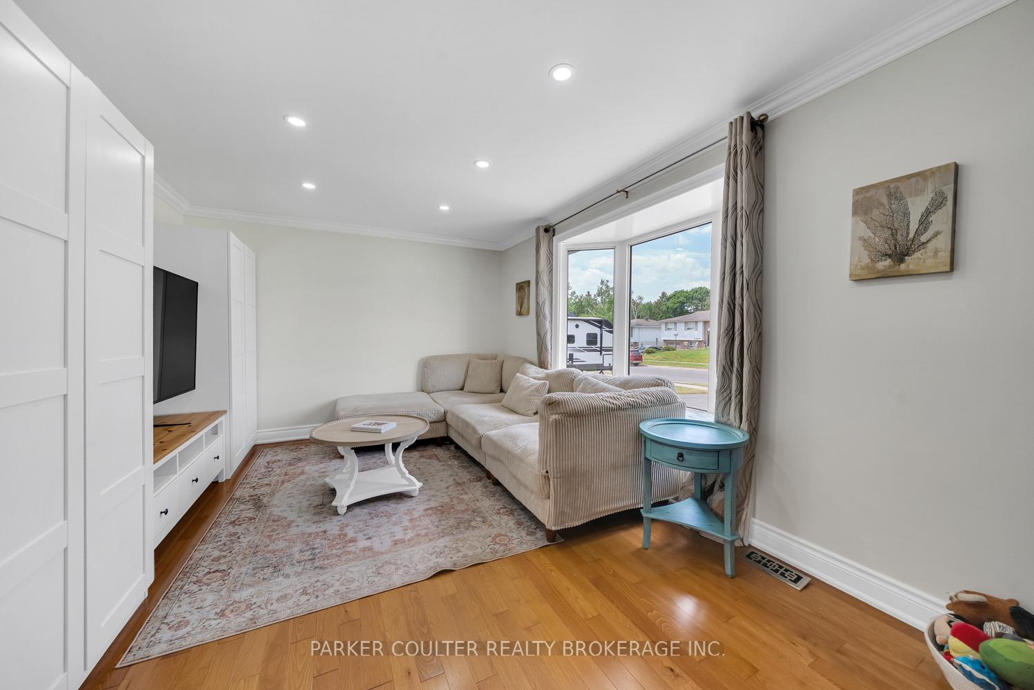 Photo 5 of 289 Pine Drive, Barrie, Bayshore — HOMEH