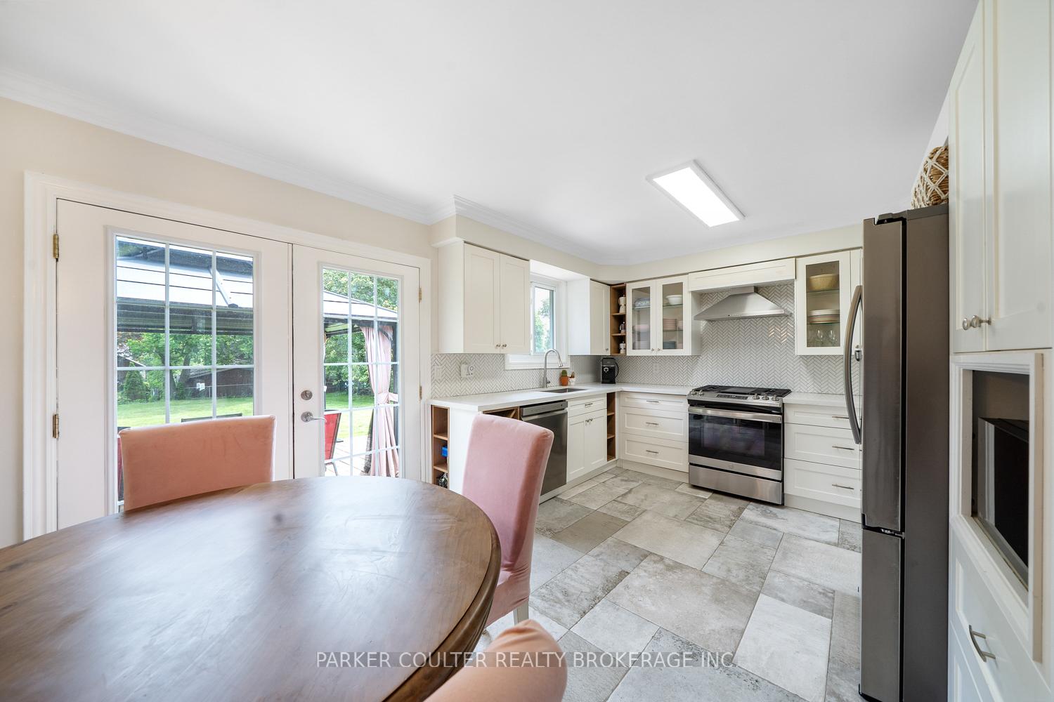 Photo 9 of 289 Pine Drive, Barrie, Bayshore — HOMEH