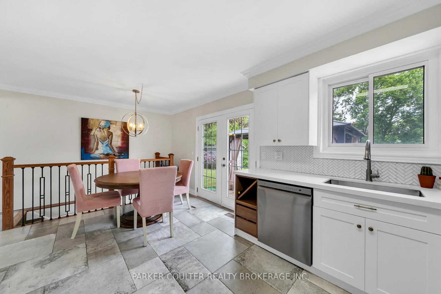 Photo 12 of 289 Pine Drive, Barrie, Bayshore — HOMEH