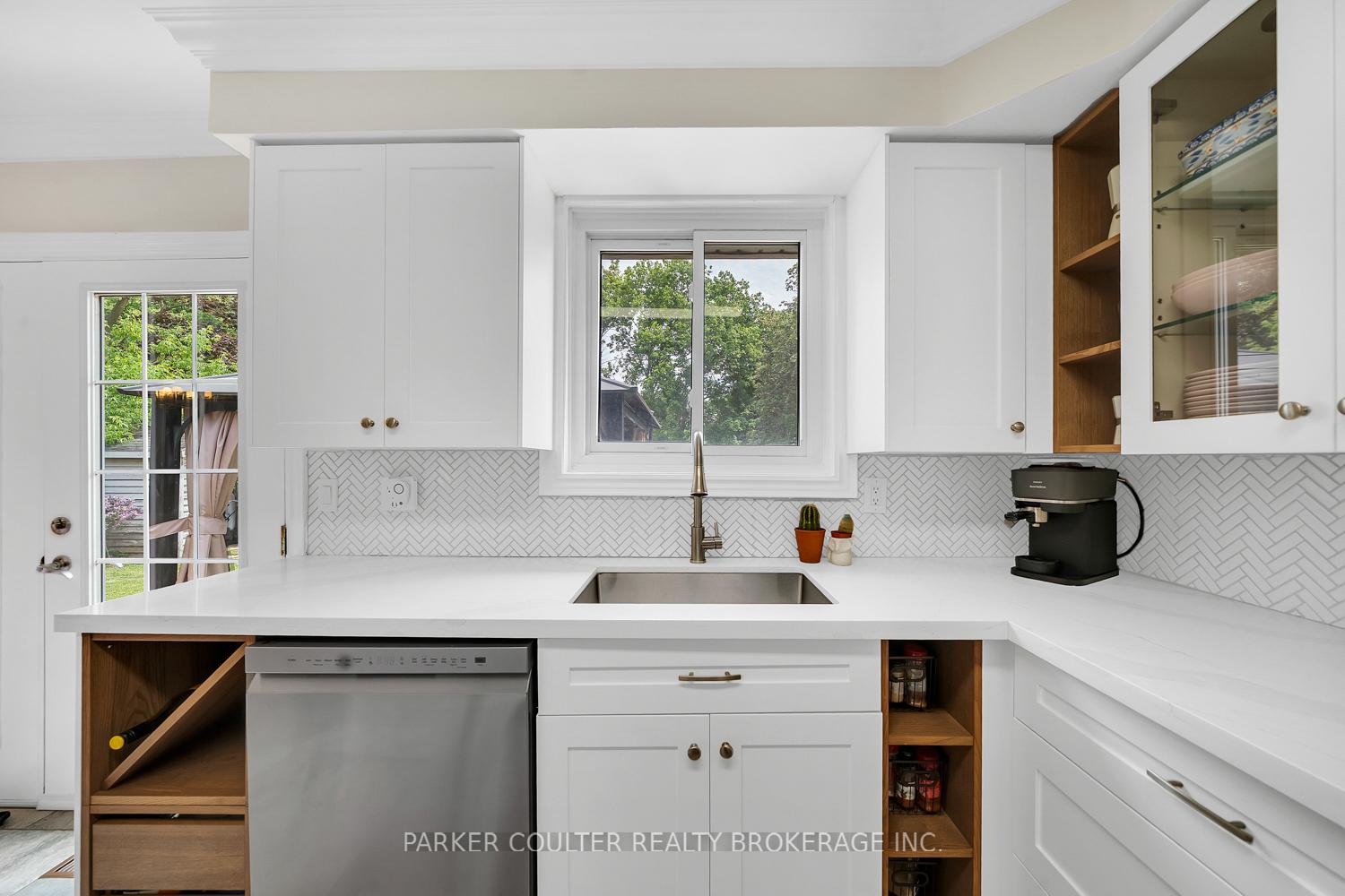 Photo 13 of 289 Pine Drive, Barrie, Bayshore — HOMEH