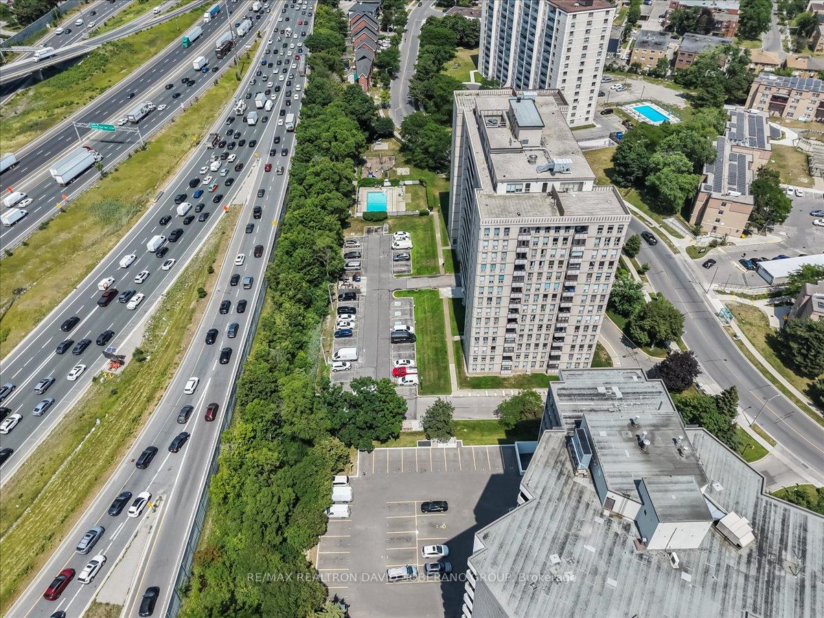Photo 4 of Unit 601, 130 Neptune Drive, Toronto, Englemount-Lawrence — HOMEH