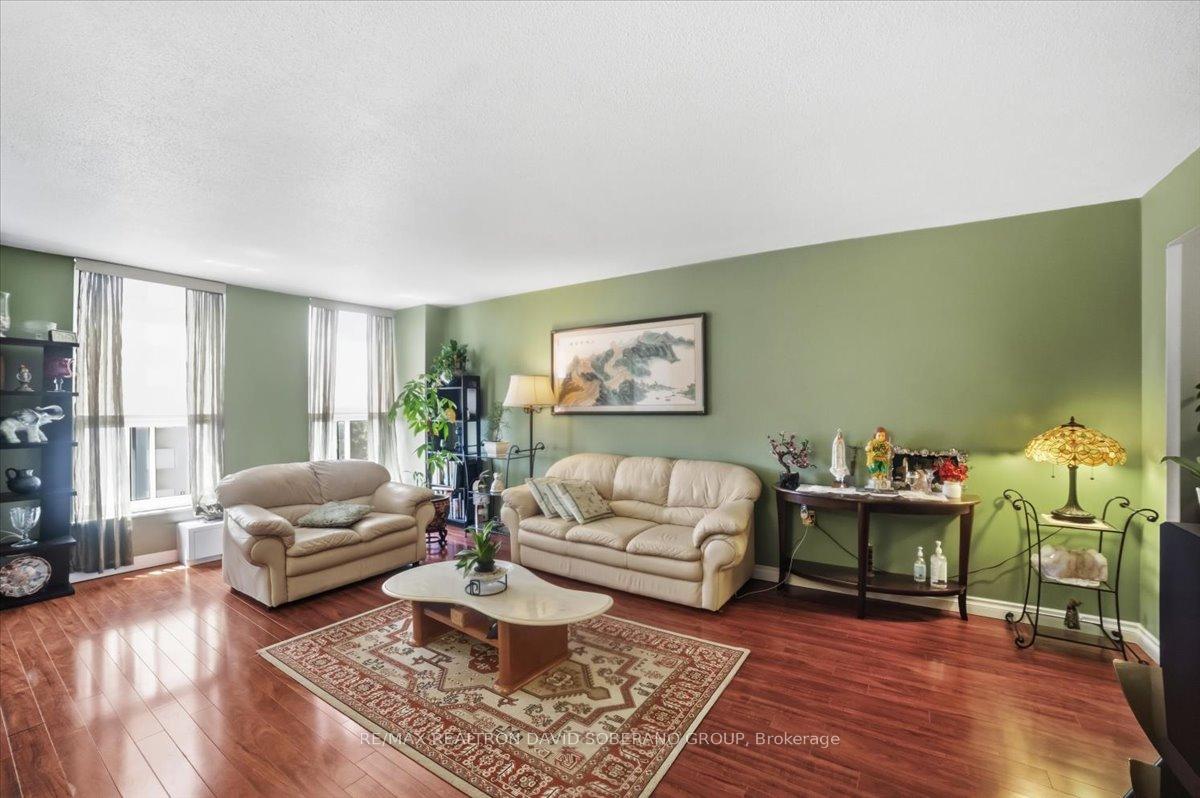 Photo 7 of Unit 601, 130 Neptune Drive, Toronto, Englemount-Lawrence — HOMEH