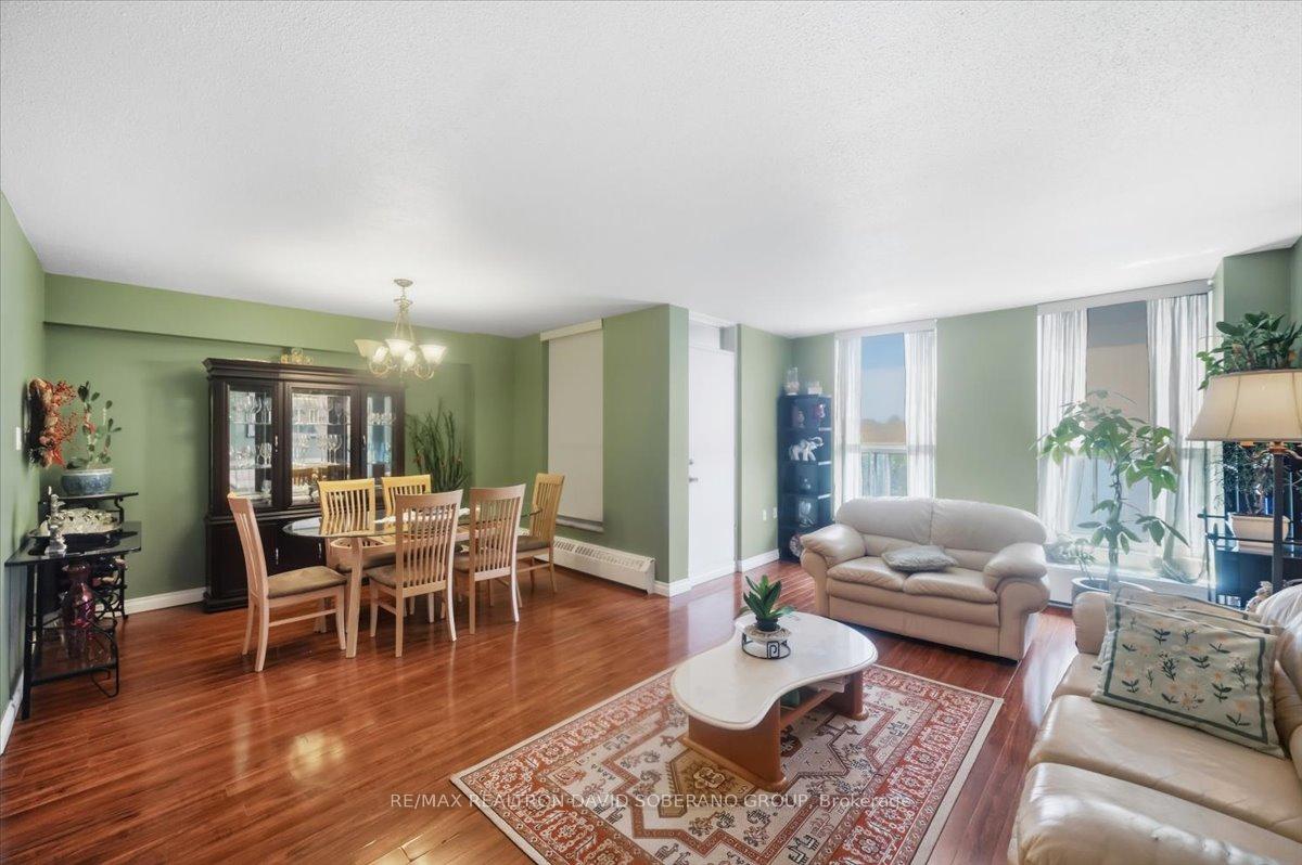 Photo 8 of Unit 601, 130 Neptune Drive, Toronto, Englemount-Lawrence — HOMEH