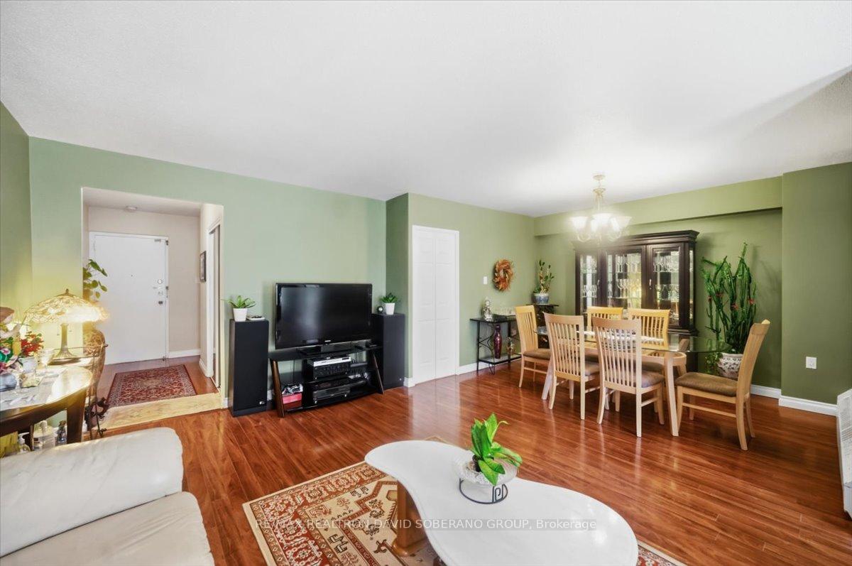Photo 9 of Unit 601, 130 Neptune Drive, Toronto, Englemount-Lawrence — HOMEH