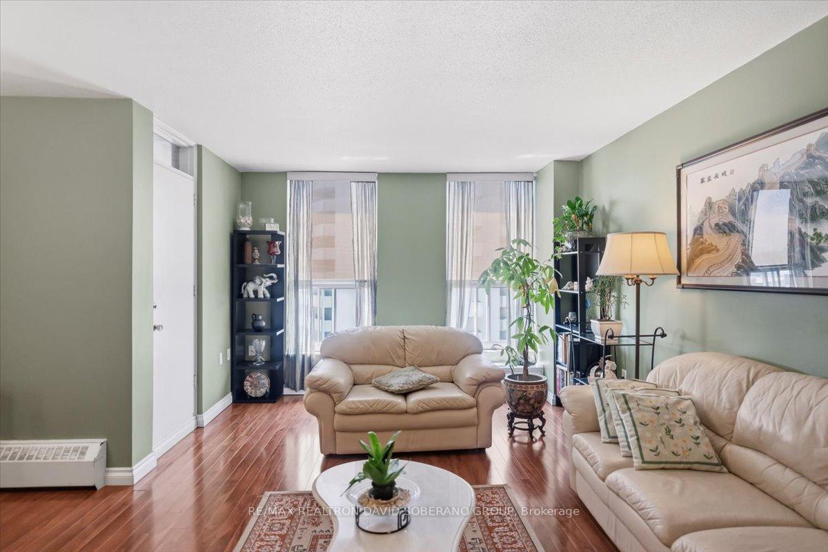 Photo 12 of Unit 601, 130 Neptune Drive, Toronto, Englemount-Lawrence — HOMEH