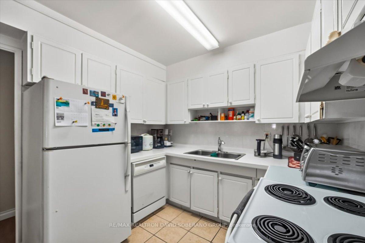 Photo 13 of Unit 601, 130 Neptune Drive, Toronto, Englemount-Lawrence — HOMEH