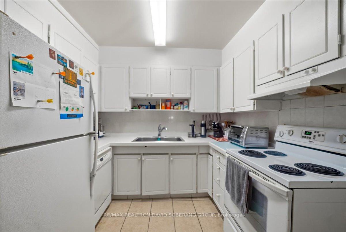 Photo 14 of Unit 601, 130 Neptune Drive, Toronto, Englemount-Lawrence — HOMEH