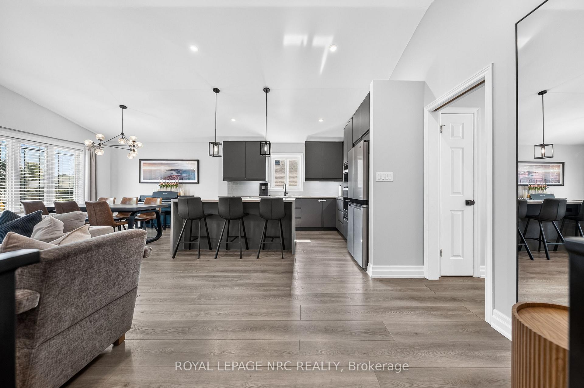 Photo 7 of 3843 Weinbrenner Road, Niagara Falls, Chippawa — HOMEH