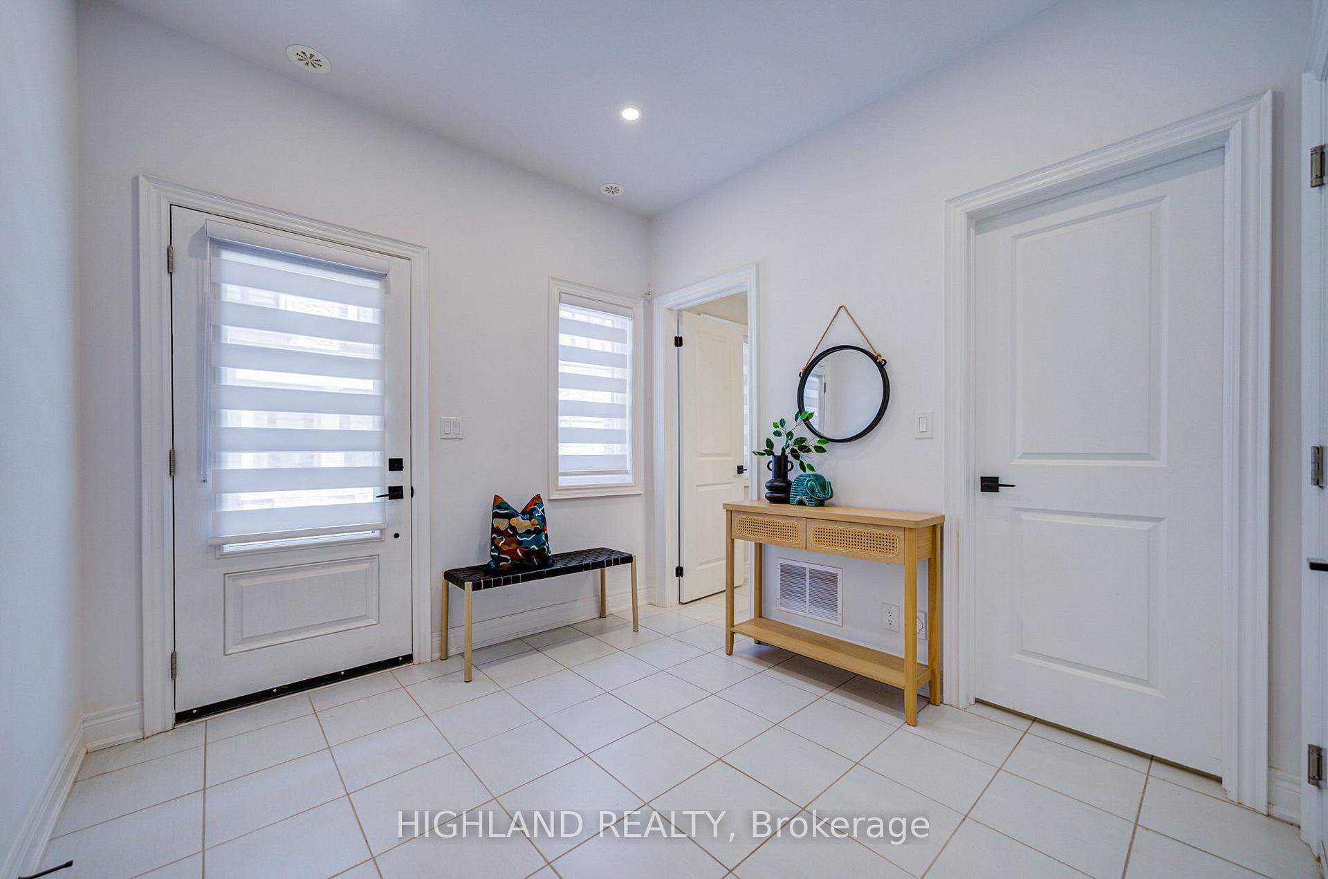 Photo 4 of Unit 22, 270 Melody Common, Oakville, River Oaks — HOMEH