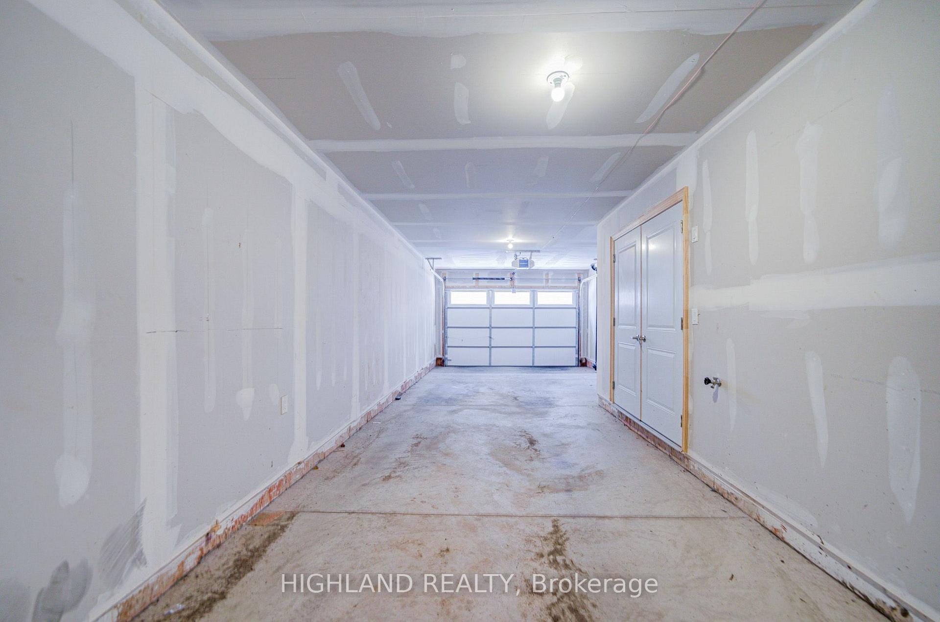 Photo 7 of Unit 22, 270 Melody Common, Oakville, River Oaks — HOMEH