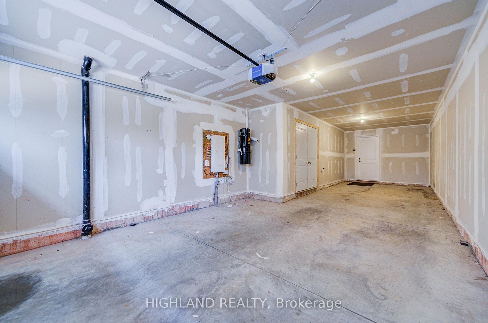 Photo 8 of Unit 22, 270 Melody Common, Oakville, River Oaks — HOMEH