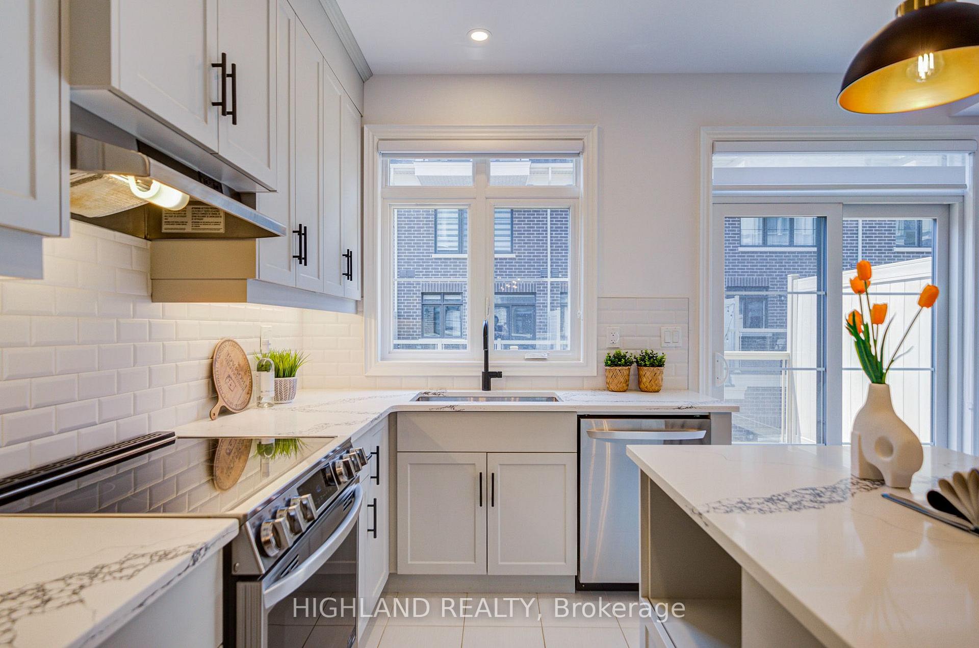 Photo 12 of Unit 22, 270 Melody Common, Oakville, River Oaks — HOMEH