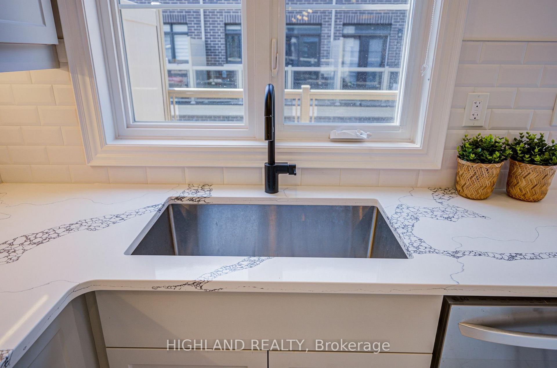 Photo 18 of Unit 22, 270 Melody Common, Oakville, River Oaks — HOMEH