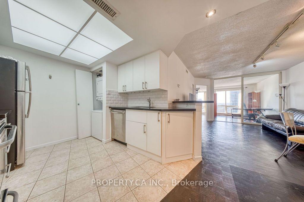 Photo 6 of Unit 2902, 1001 Bay Street, Toronto, Bay Street Corridor — HOMEH