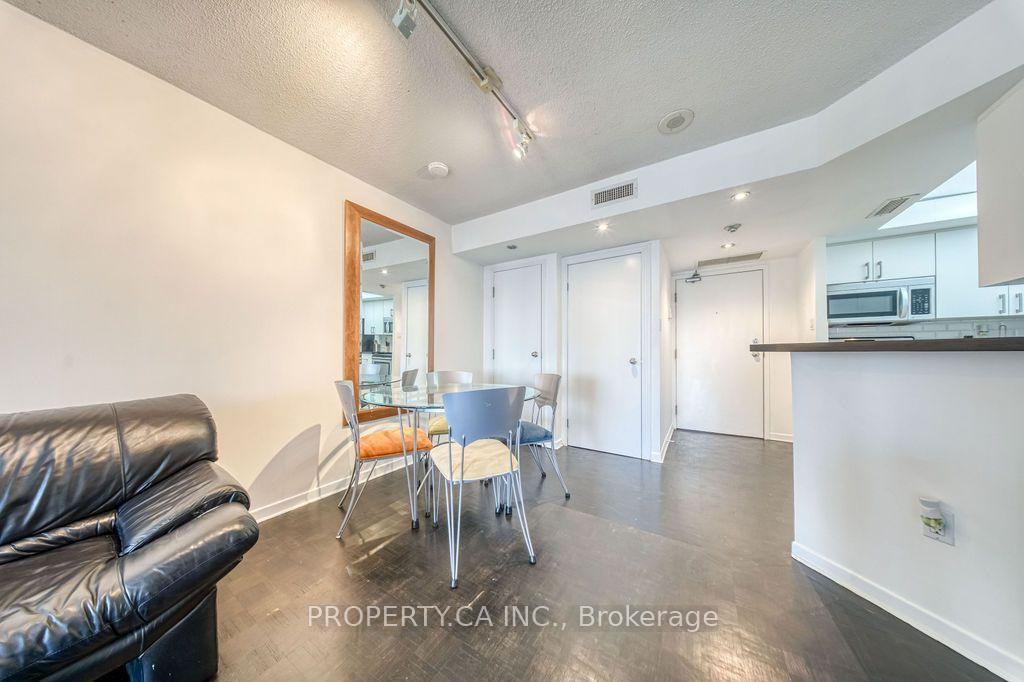 Photo 14 of Unit 2902, 1001 Bay Street, Toronto, Bay Street Corridor — HOMEH