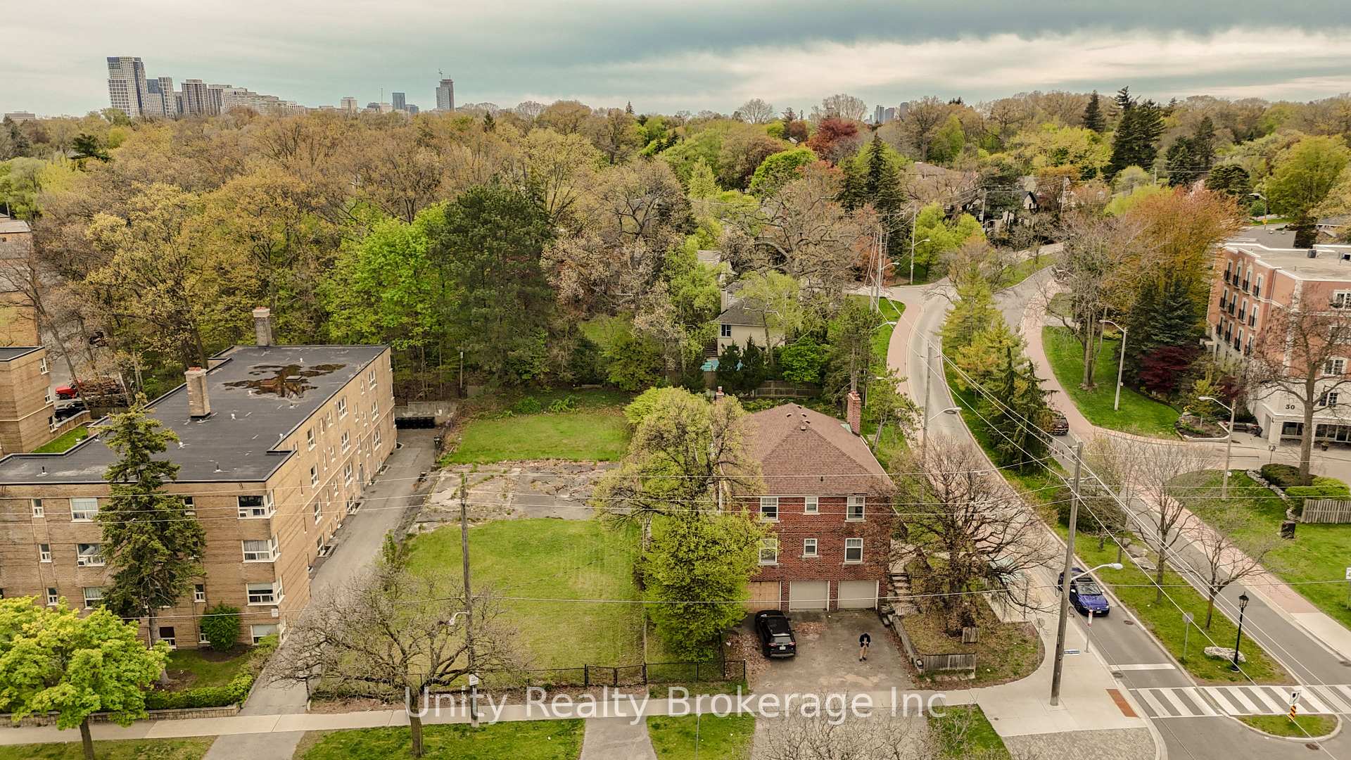 Photo 12 of 296 The Kingway, Etobicoke, Edenbridge-Humber Valley — HOMEH