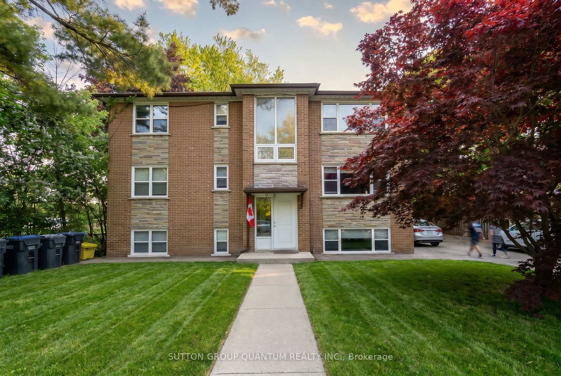 Front of 69 High Street W