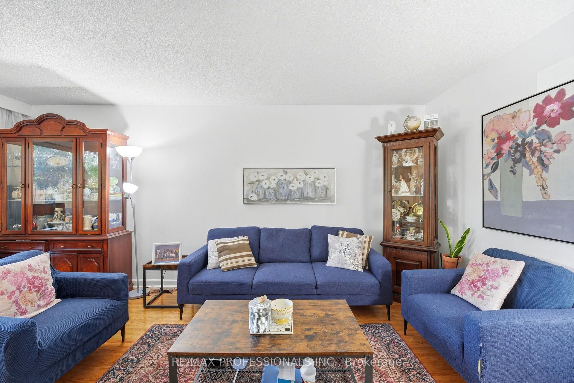 Photo 3 of Unit 12, 48 Three Valleys Drive, North York, Parkwoods-Donalda — HOMEH