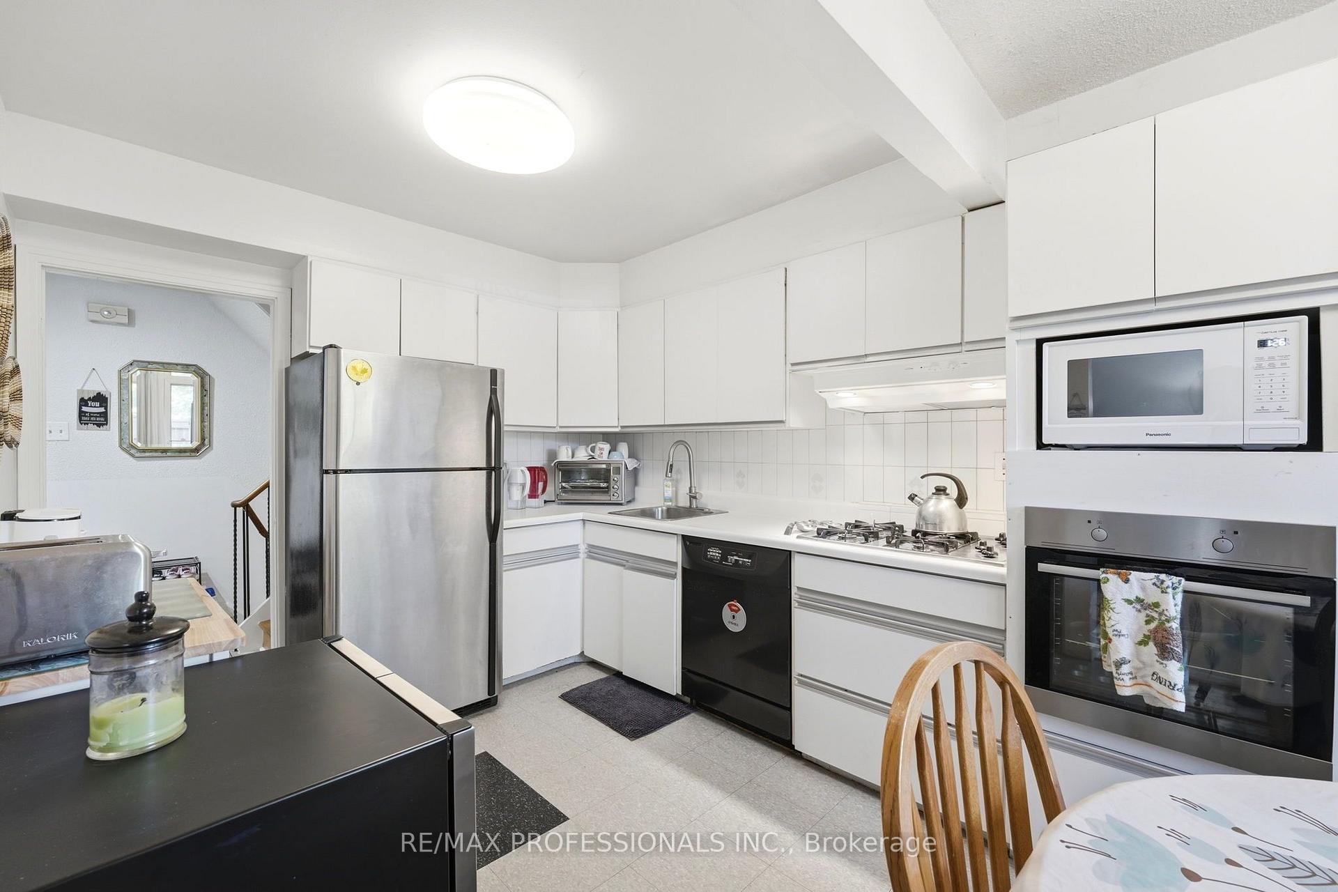 Photo 7 of Unit 12, 48 Three Valleys Drive, North York, Parkwoods-Donalda — HOMEH