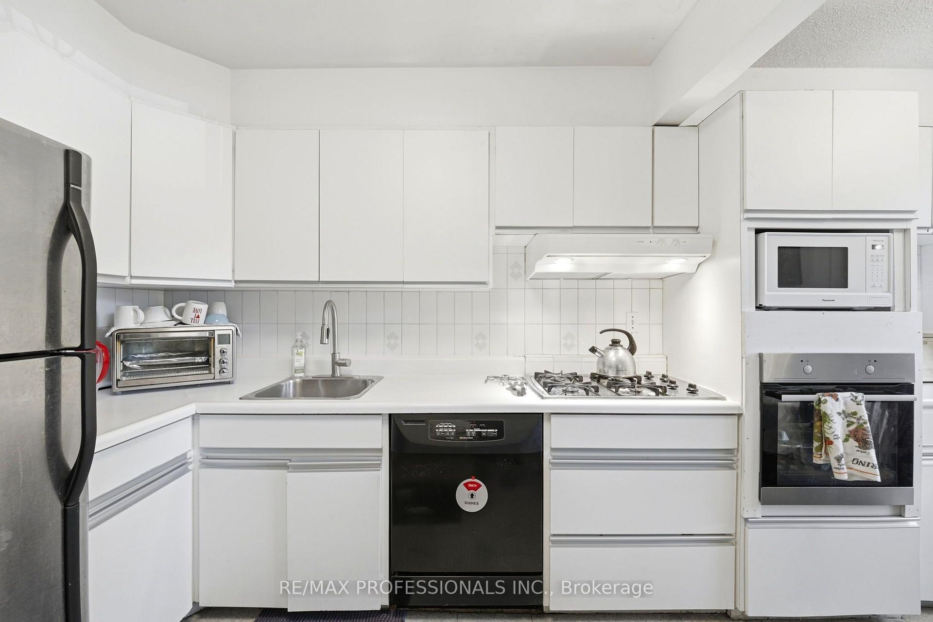 Photo 9 of Unit 12, 48 Three Valleys Drive, North York, Parkwoods-Donalda — HOMEH