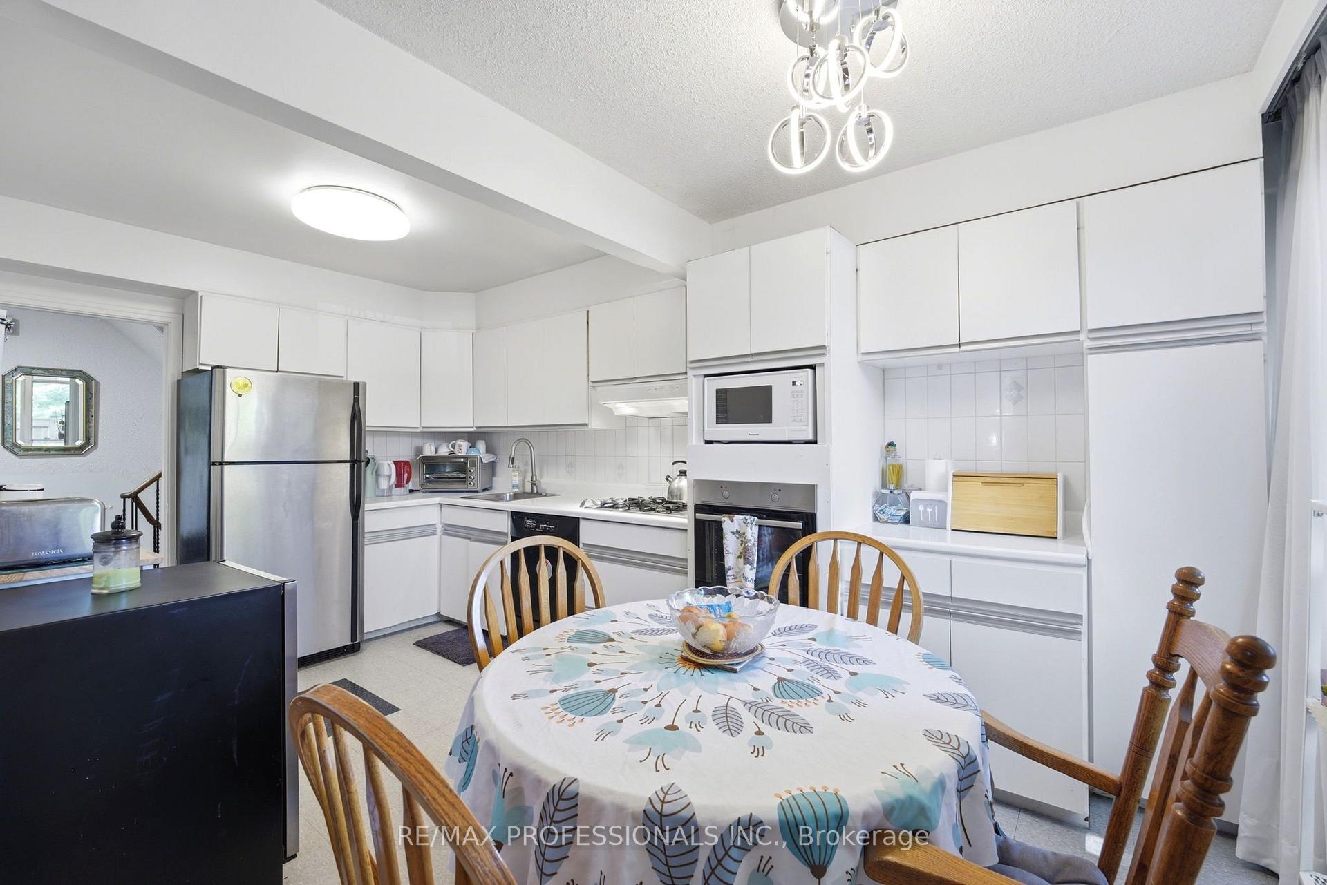 Photo 16 of Unit 12, 48 Three Valleys Drive, North York, Parkwoods-Donalda — HOMEH